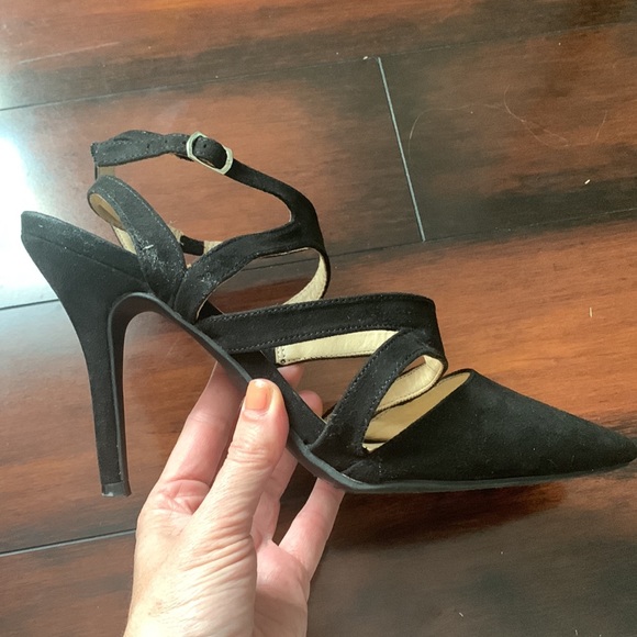 Very gently used Chinese laundry black pump with ankle strap 9.5 - Picture 2 of 7